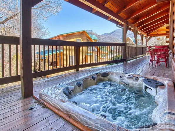 547 Panoramic Loop, Maggie Valley, NC 28751