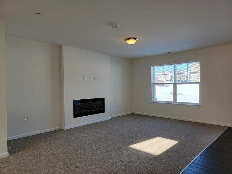 64 Rollins Ln — Photo 3