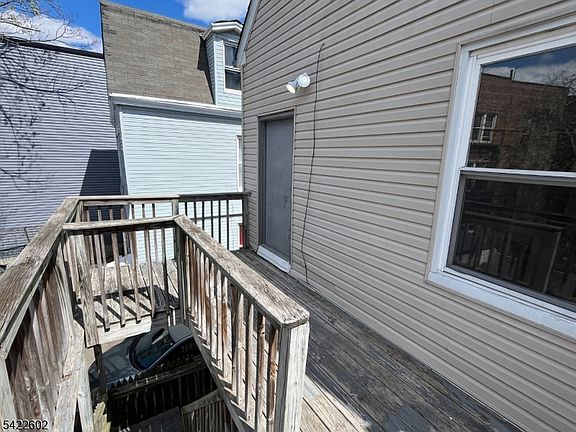 2nd image of 389 Myrtle Ave Floor 2