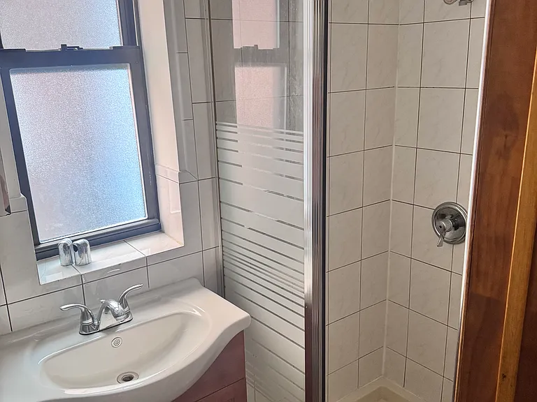 129 Guernsey St #1R — Photo 11