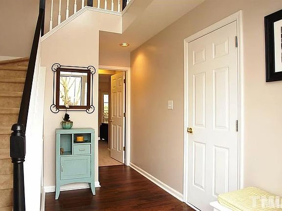 Entrance - Double height ceiling