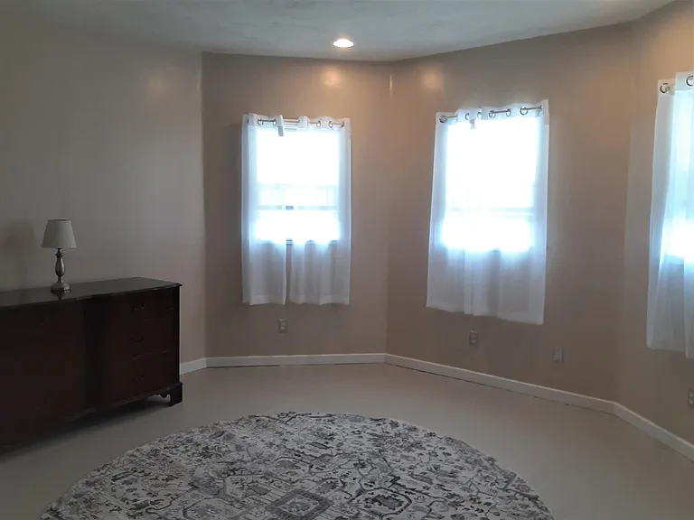 421 Jacobs St — Photo 9