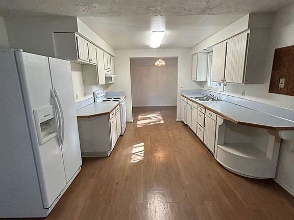 4th image of 604 NE 148th Ave
