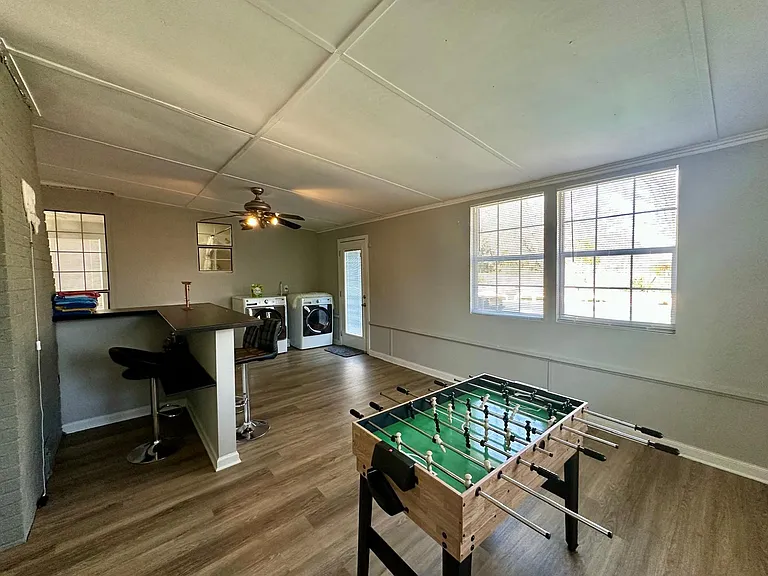 9501 Pondside Ln — Photo 10