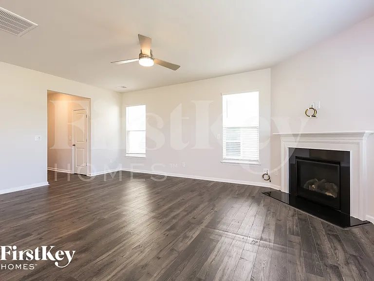 614 Goldburn Way — Photo 4
