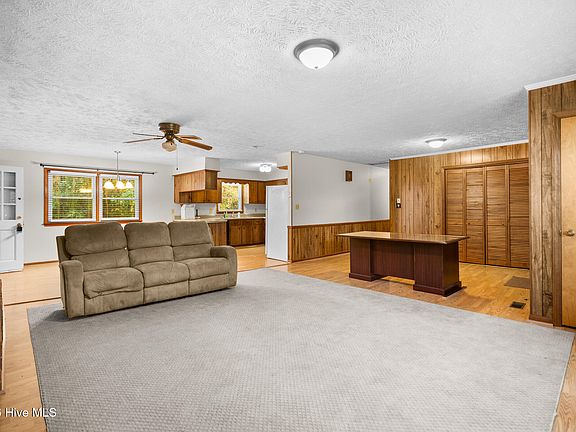 5th image of 121 Wayne Street