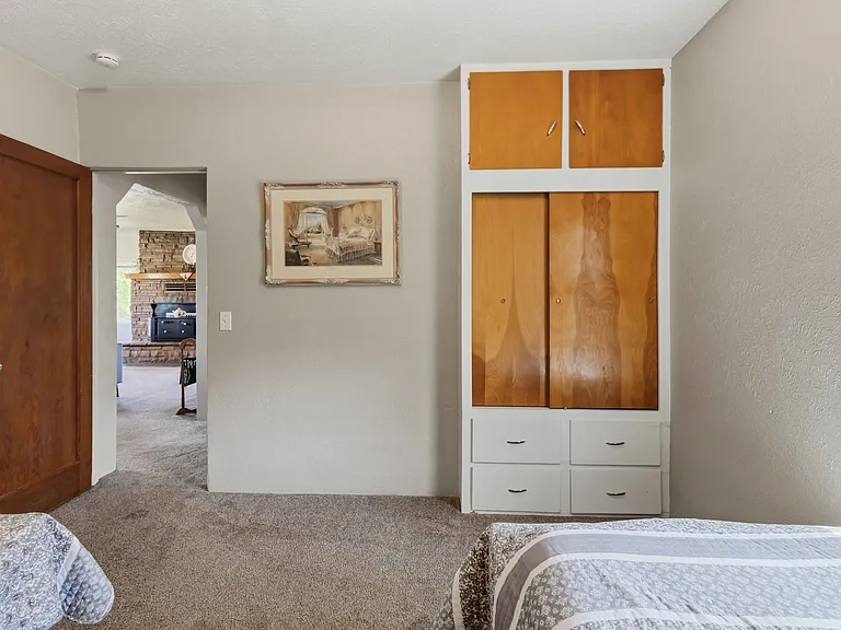2625 W South Slope Rd — Photo 17