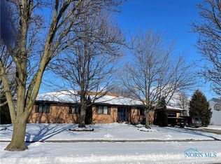 3425 Lynnbrooke Ln, Oregon, OH 43616