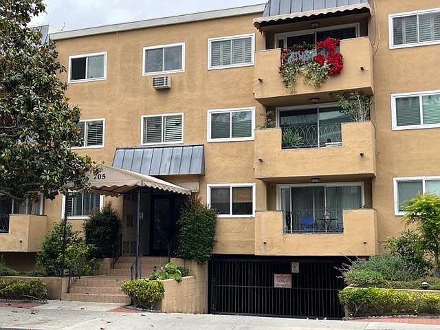 1st image of 705 Westmount Dr APT 208