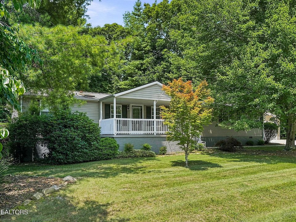 1st image of 128 Prestonwood Dr