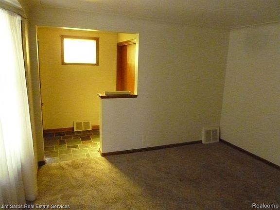 3rd image of 1133 Beaconsfield Ave #1135
