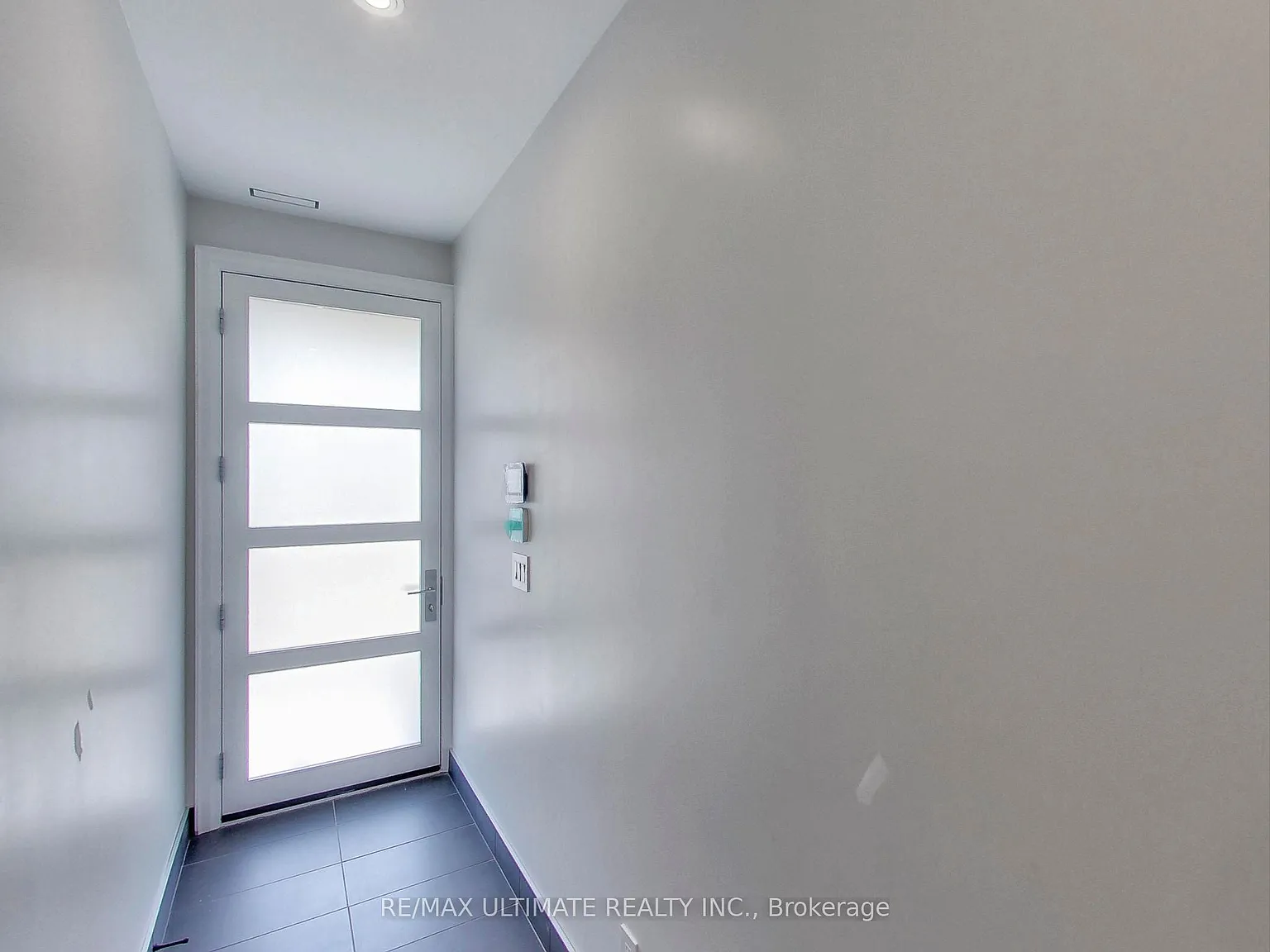 2 bed, $3,200 — Photo 3