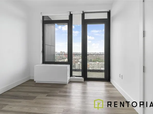 224 East 135th Street image 2 of 26