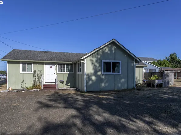 1090 4th Ave, Hammond, OR 97121