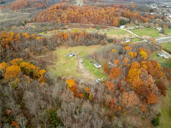 123 Prevenslik Ln, Youngwood, PA 15697