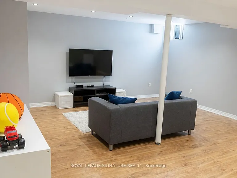 212 Chilcott Cres — Photo 16