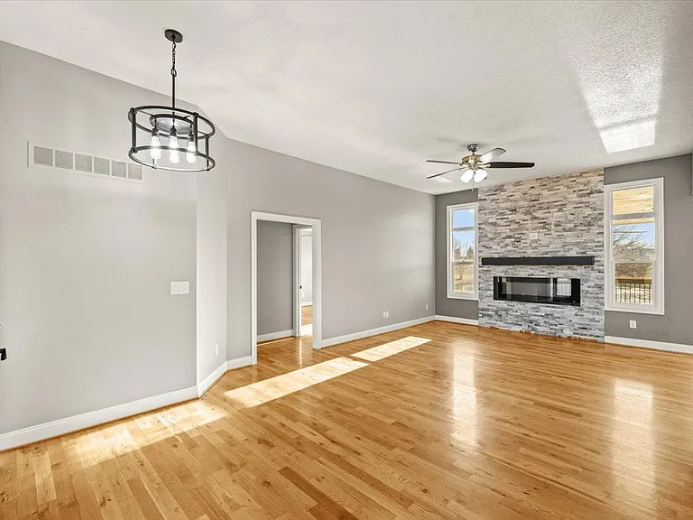 604 Canyon Dr — Photo 18