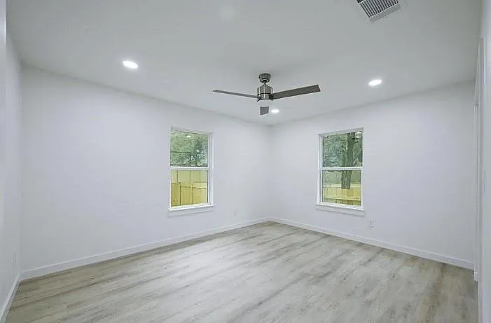 11403 Leander St — Photo 17