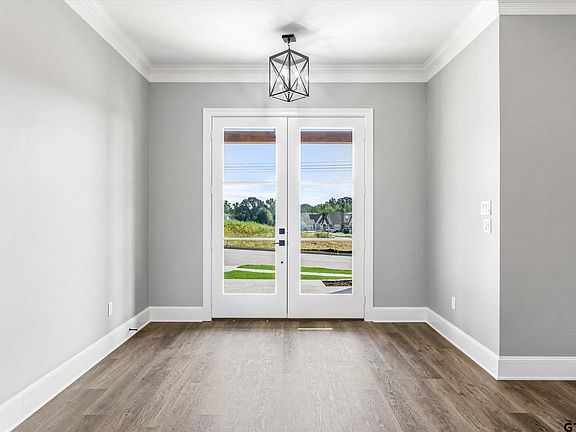 4th image of 409 Sides Blvd