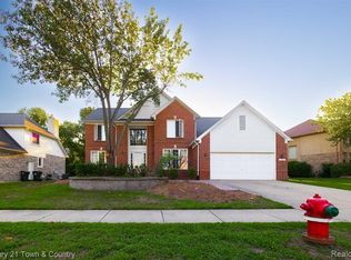 878 Dakota, Rochester Hills, MI 48307