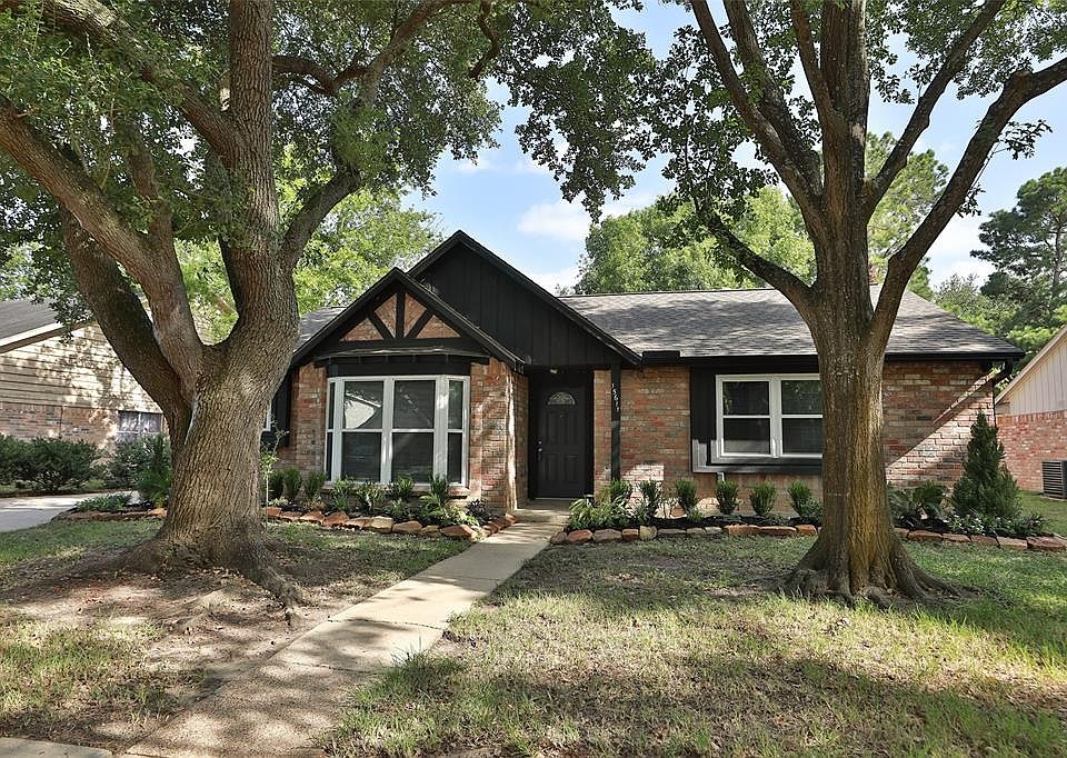 1st image of 15611 Thornbrook Dr