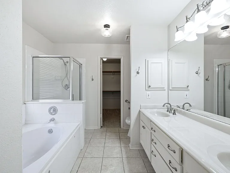 832 Dimrock — Photo 27