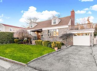27 Thurton Pl, Yonkers, NY 10704