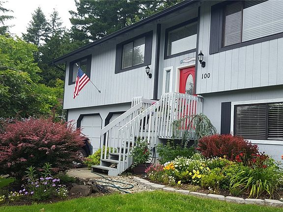 2nd image of 100 NE Riverhill Ln