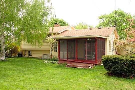 Back of the house, 3-seasons porch