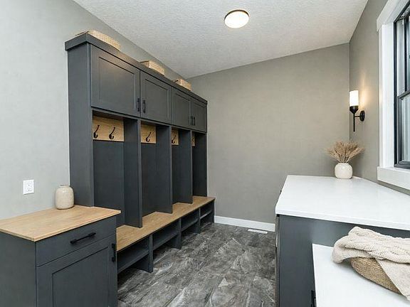 5th image of 4980 Royal Oaks Cir SW