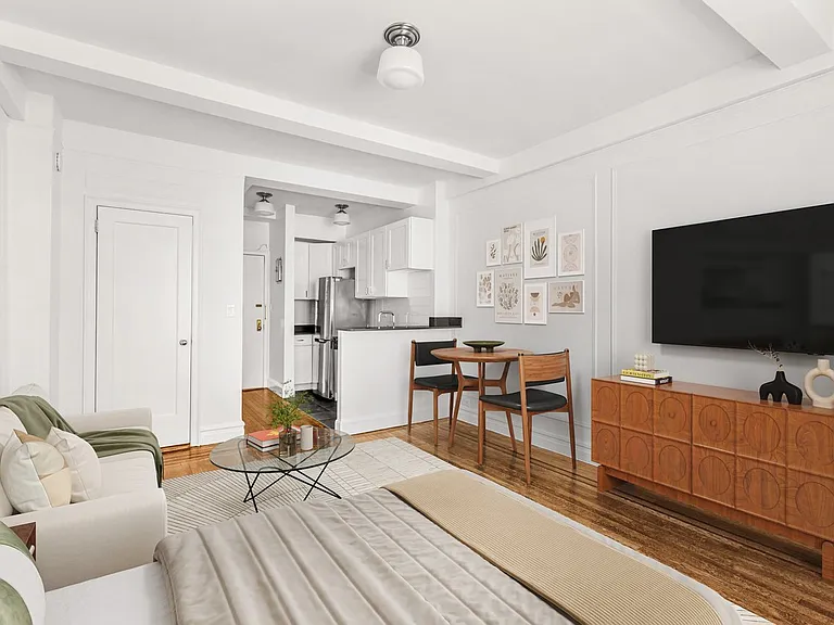 208 W 23rd St #202 — Photo 4