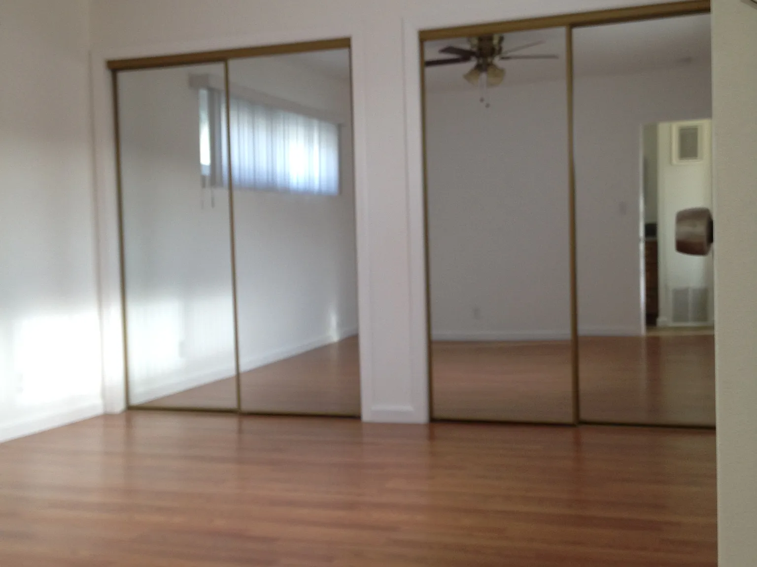 2313 Montrose Ave — Photo 3