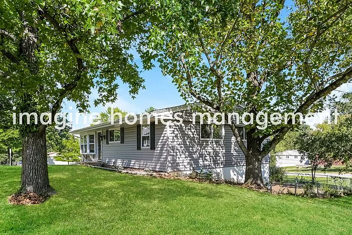 708 Chantilly Ct — Photo 2