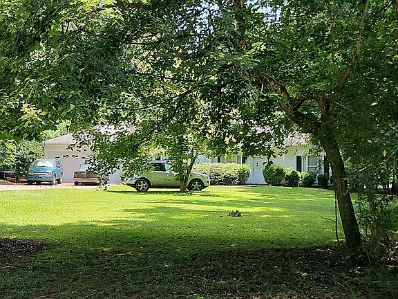 2nd image of 90 Hedgewood Ln