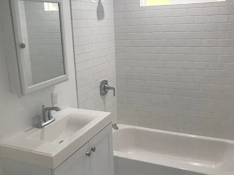 1417 S Fairfax Ave #4 — Photo 13