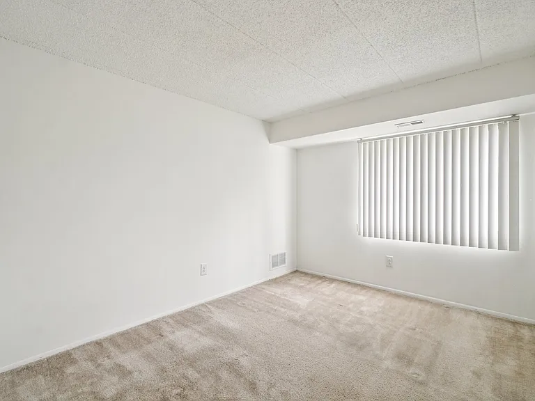 Riverside Village Apartments — Photo 105