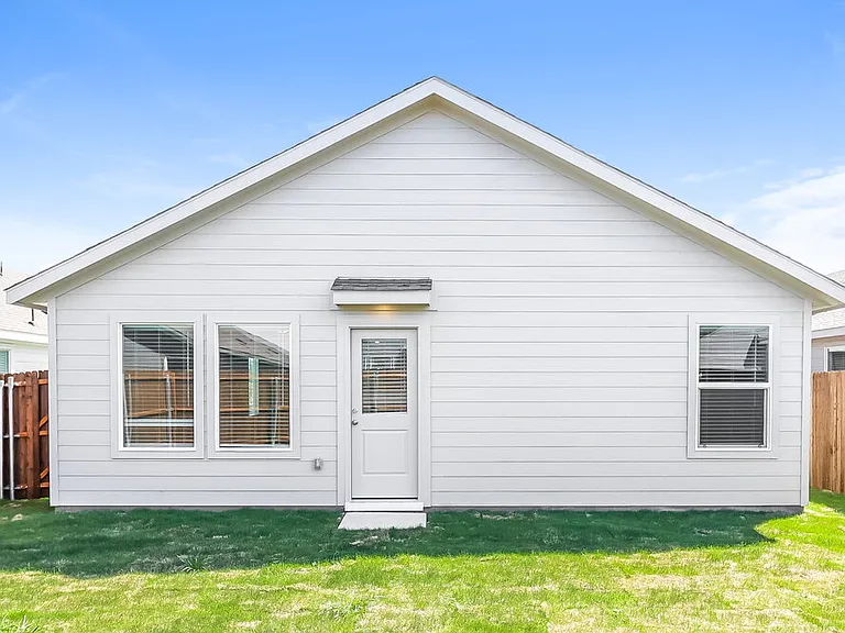 1239 Maple St — Photo 15