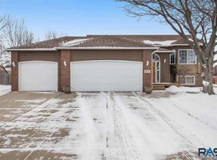 5212 S Briarwood Ave, Sioux Falls, SD 57108