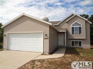 608 Silver Birch St, Howard City, MI 49329