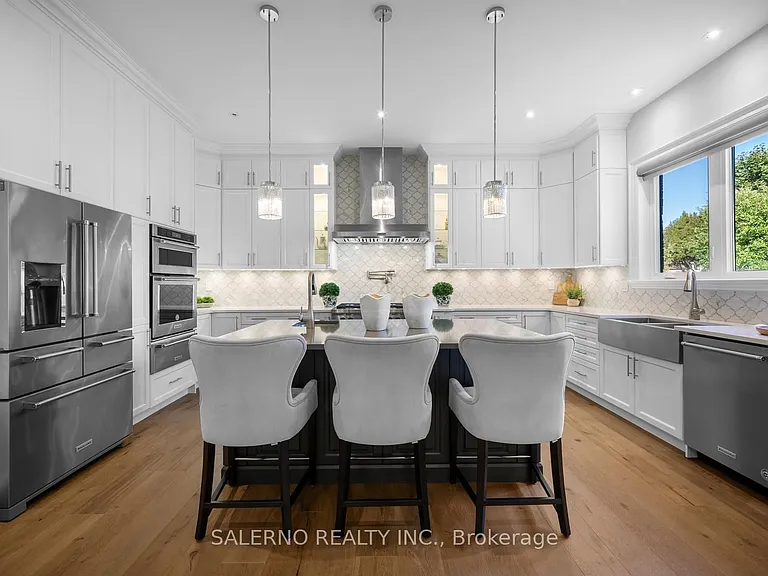 11 Compton Cres — Photo 11