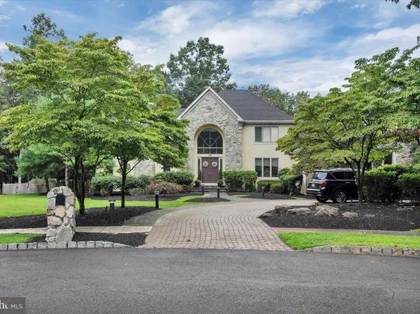19 Fairway Dr, Voorhees, NJ 08043
