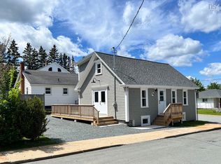 95 Cornwallis St, Lunenburg, NS B0J 2C0