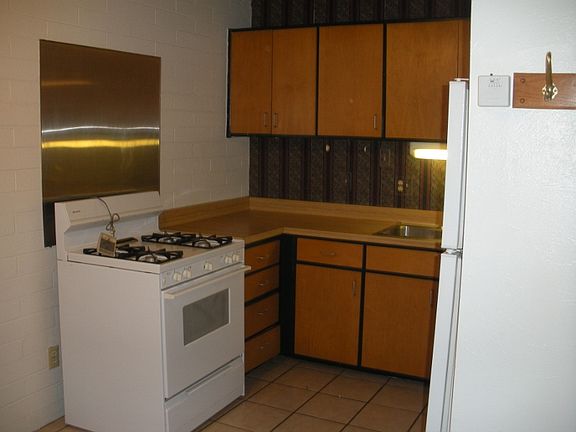 4th image of 2824 N Estrella Ave APT D