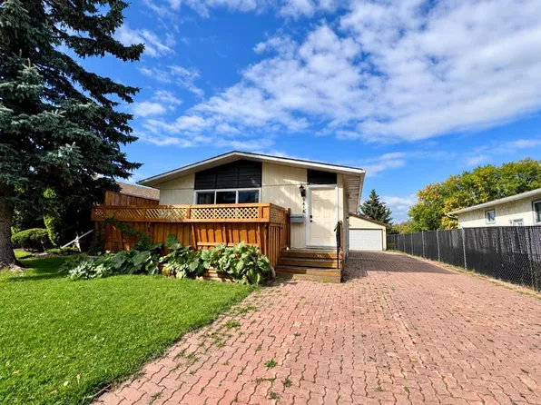9418 SE 80th Ave, Grande Prairie, AB T8V 5J4