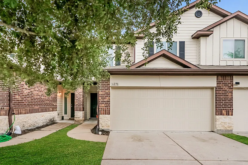 Brenwood Circle Townhomes — Photo 1