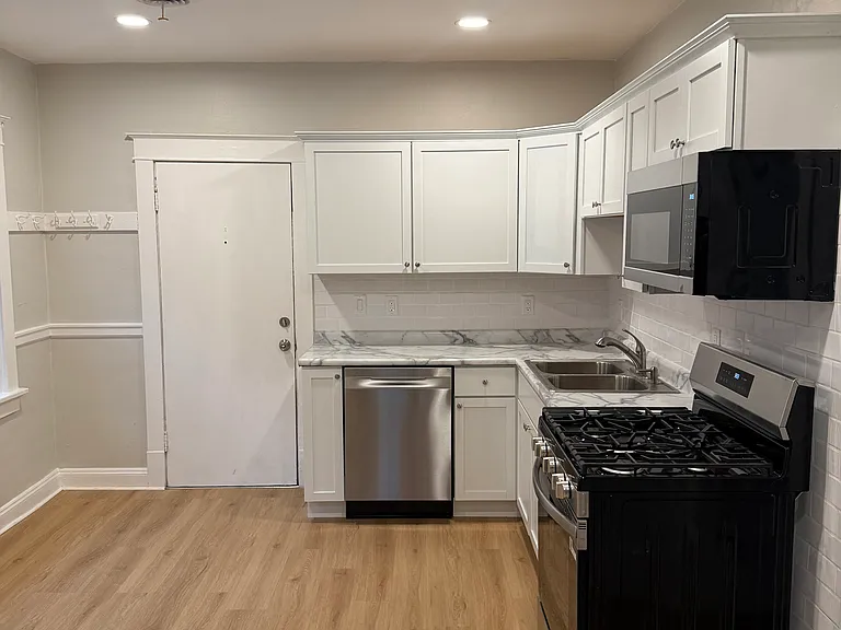 Eat-In Kitchen