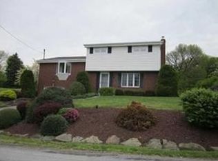 360 Hillcrest Dr, Lower Burrell, PA