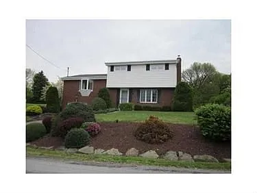 360 Hillcrest Dr photo 1