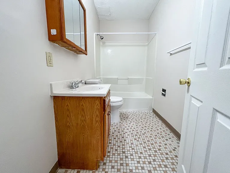 26 Congress St / Luca Investments LLC — Photo 12