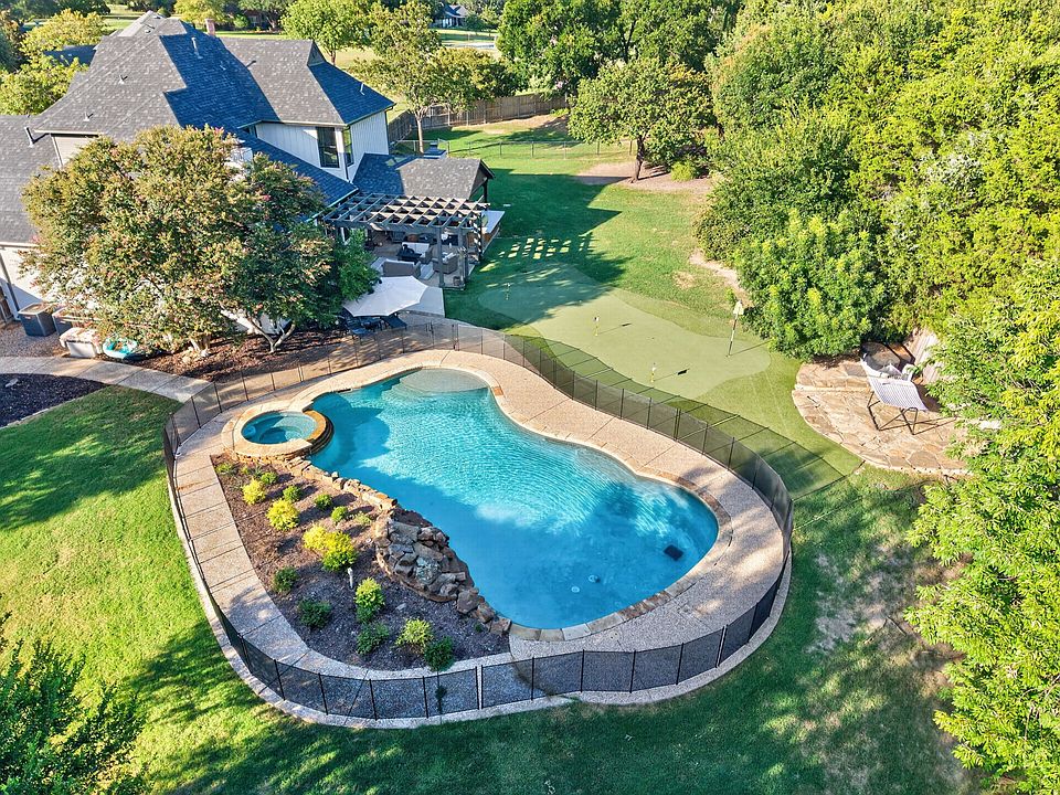 1st image of 813 Windlake Cir